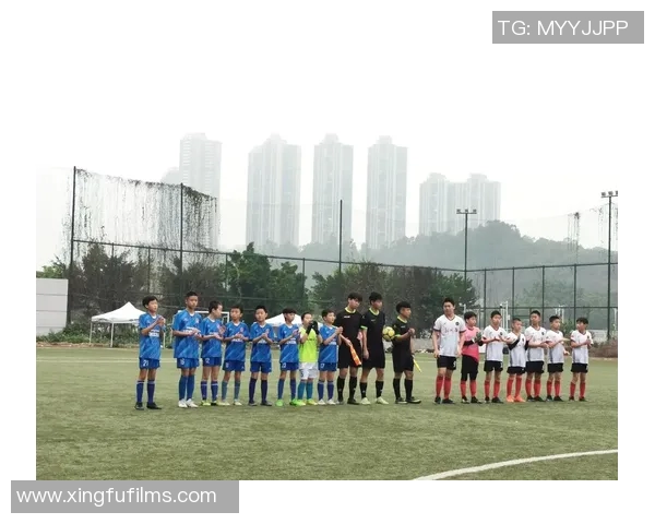 足球明星魅力四射展现个人风采与职业精神的精彩瞬间