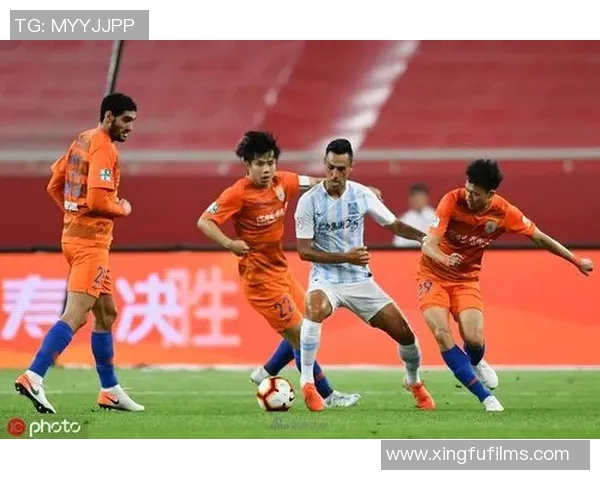 富力主场迎战鲁能全力争胜球迷期待精彩对决